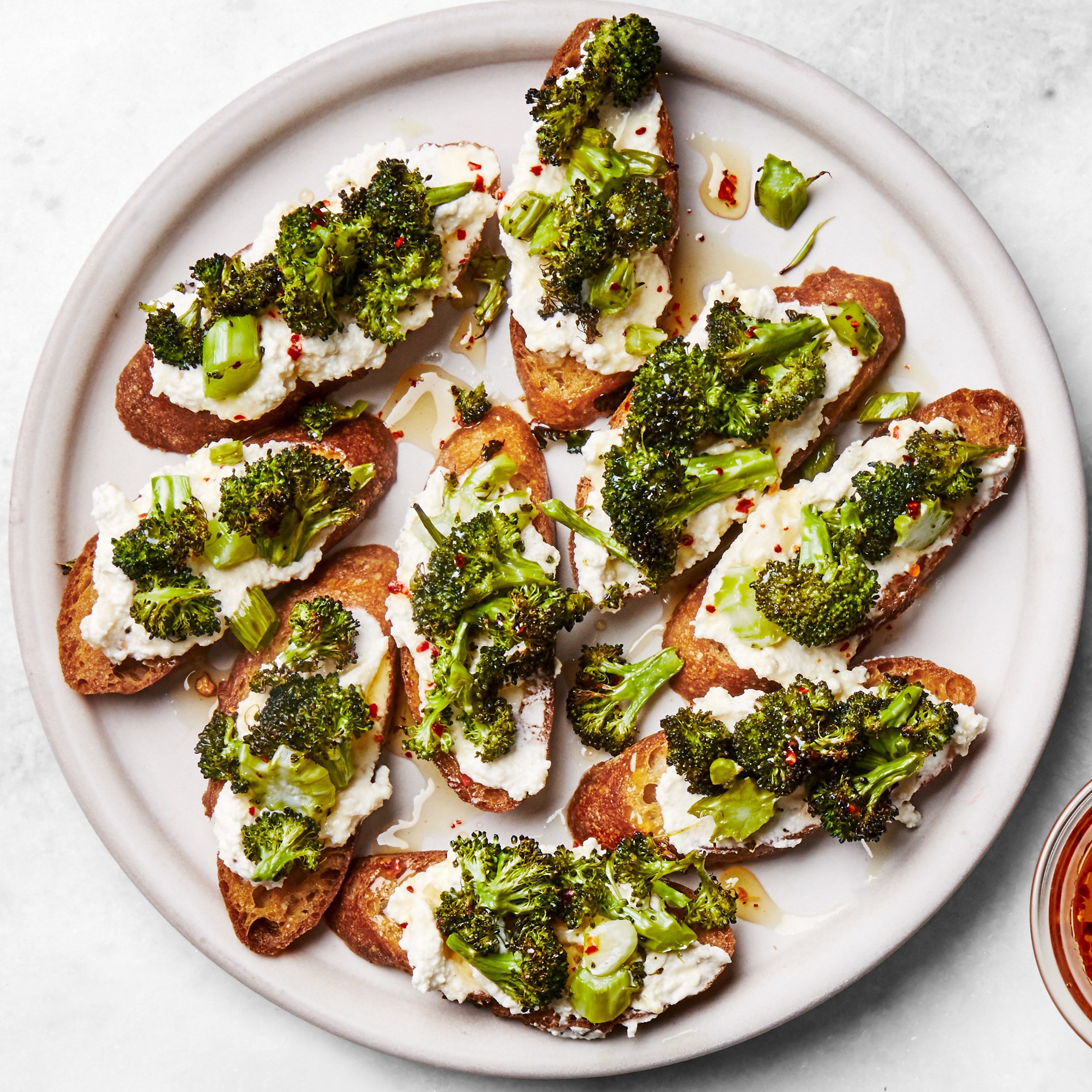 broccoli-and-garlic-ricotta-toasts-with-hot-honey-recipe-ba-101518 ...